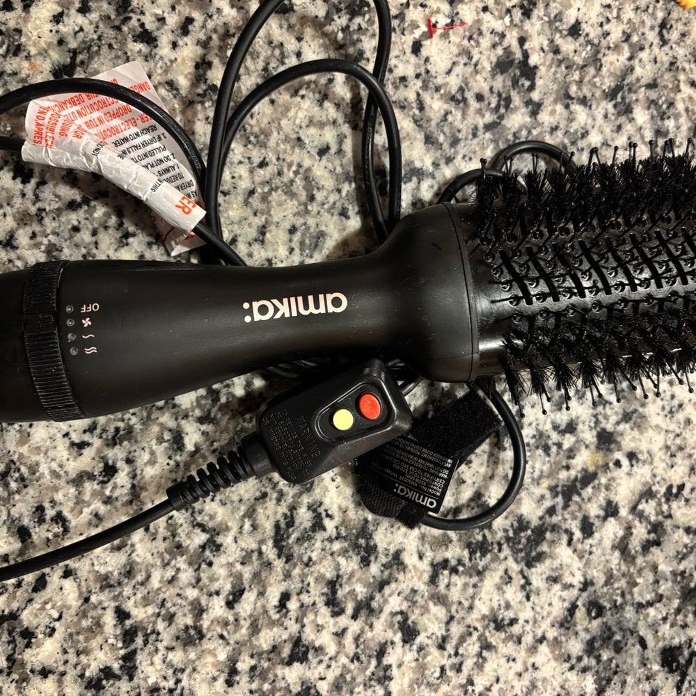 Amika Black Blow dryer Styling Tool